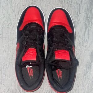 Men’s size 8.5 Tennis Shoe